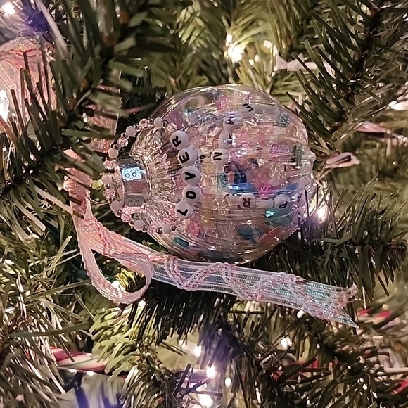 Swiftmas Lover Friendship Bracelet Ornament - Picture 1 of 9